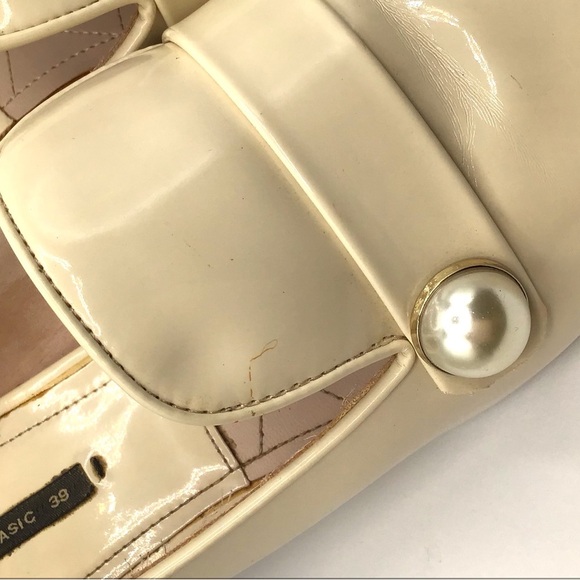Zara Basic Collection Shiny Cream Women’s Shoes - Size US8 - EU 39 - Pre-loved - Picture 5 of 10